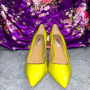 bcbg yellow pumps